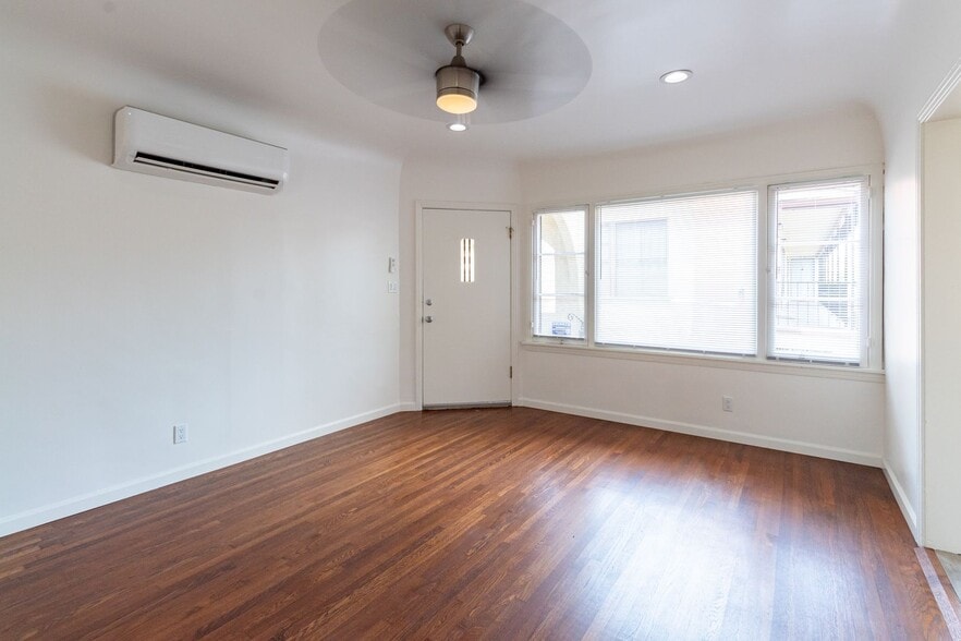 Building Photo - 2104 E Florida St