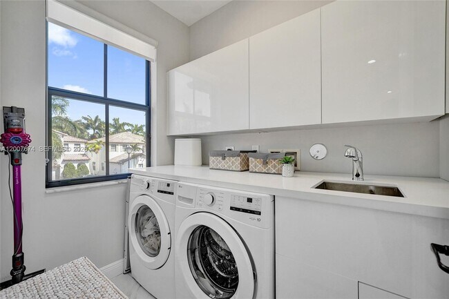 Building Photo - 2740 NW 83rd Terrace