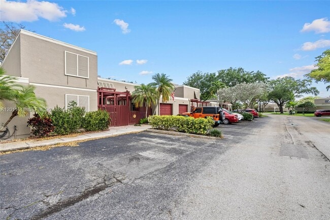 Building Photo - 1391 W Fairway Rd