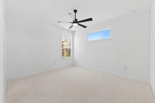 Building Photo - 110 Pennybacker Ln