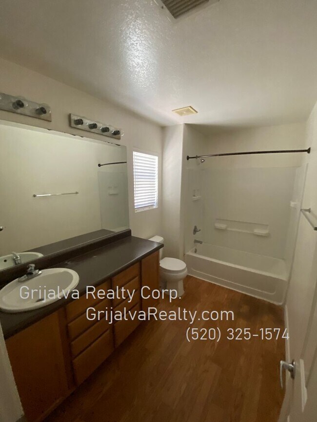 Building Photo - 3 Bedroom, 2.5 Bath House w/ Loft for Rent in Starr Pass  (Star Pass/Mission)