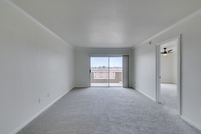 Building Photo - GORGEOUS 2 BEDROOMS UNIT*UPGRADED*TONS OF ...