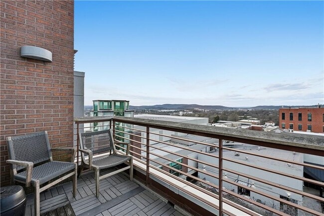 Building Photo - 5 W Mountain St