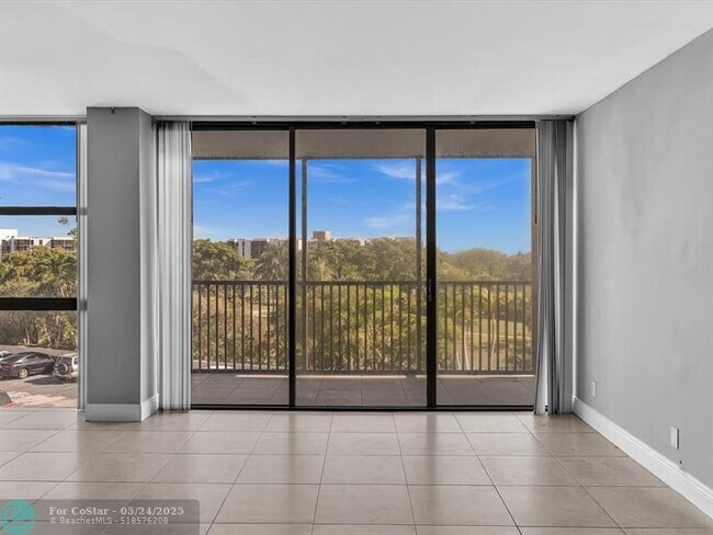 Building Photo - 20379 W Country Club Dr