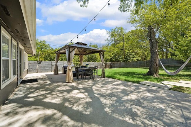 Building Photo - 411 Ramble Ln