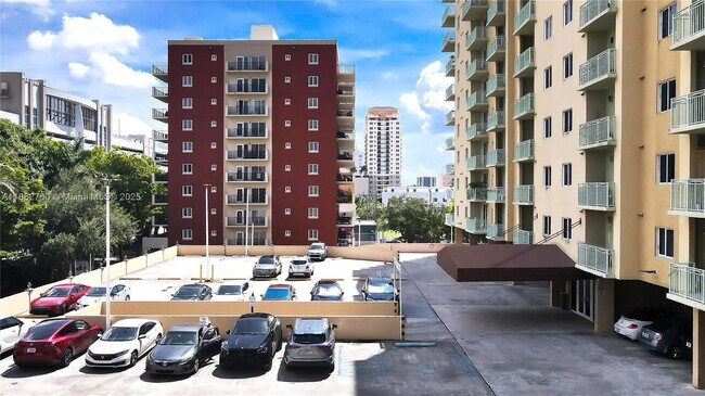 Building Photo - 3500 Coral Wy