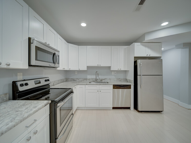 Building Photo - 1022 Park Rd NW