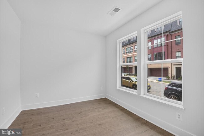 Building Photo - 5015 Dulcet Dr W