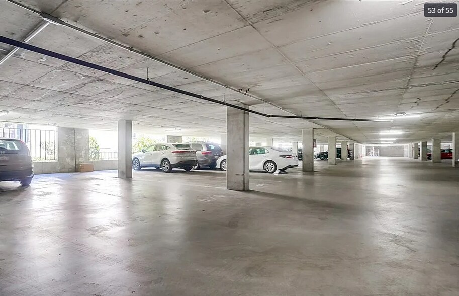 Building Photo - 8650 Gulana Ave