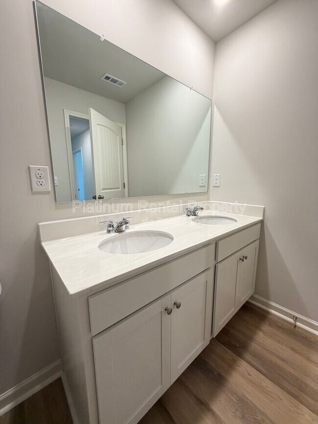 Building Photo - 42 Rustin Rdg