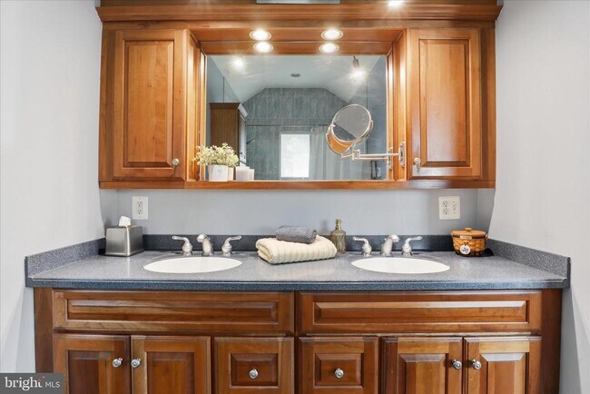 Building Photo - 5202 Garner St