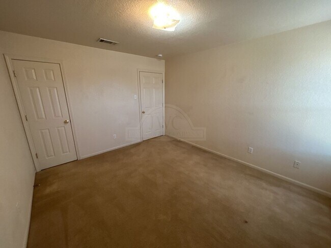 Building Photo - 509 W Ave B Ave