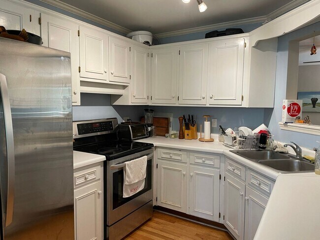 Building Photo - Three Bedroom Available on Eastside