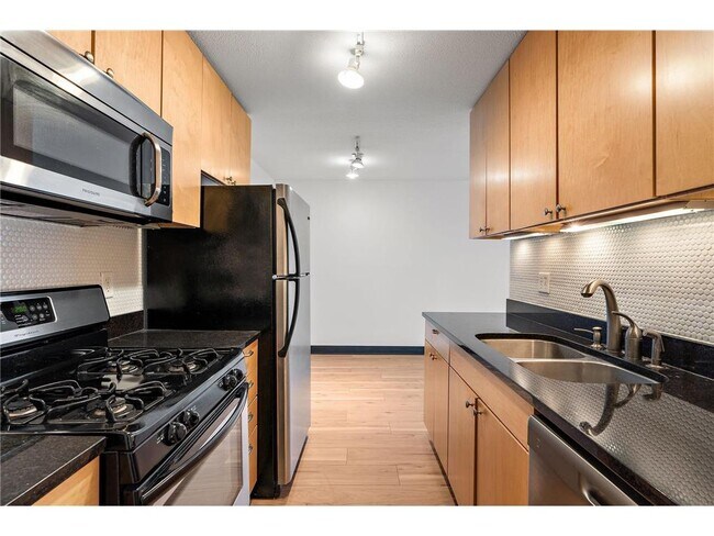 Building Photo - 2800 W 44th St