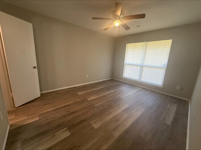 Building Photo - 5303 E 32nd Pl