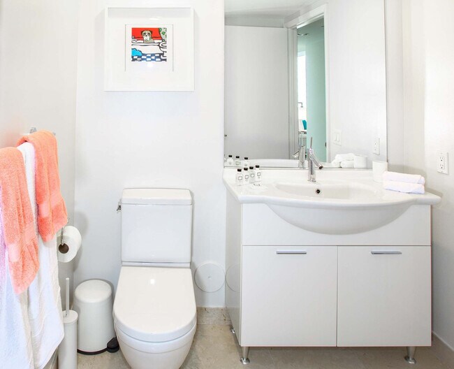 Building Photo - 485 Brickell Ave