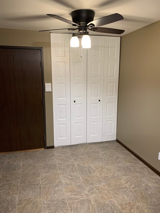 Building Photo - 1614 E Harding Dr