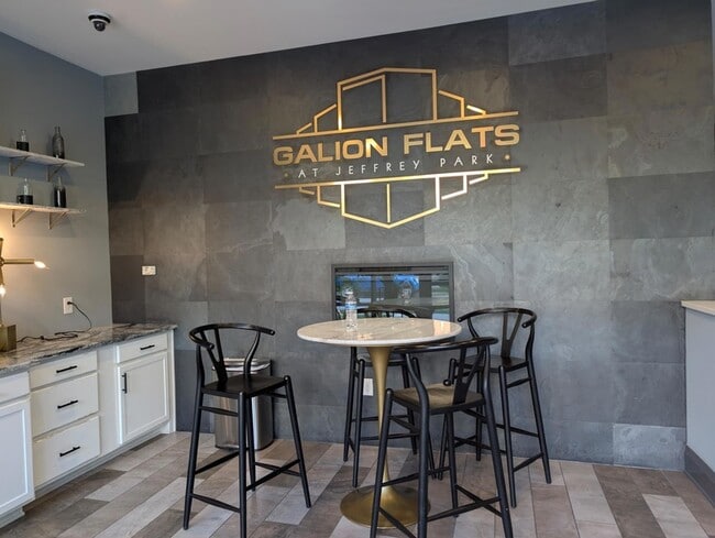 Building Photo - 751 N 6th St