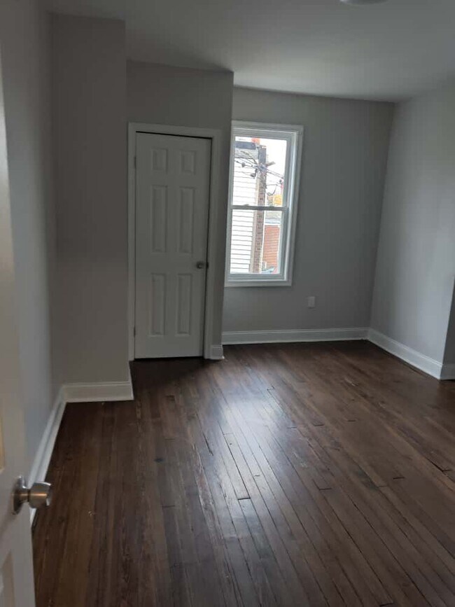 Building Photo - 250 N Salford St