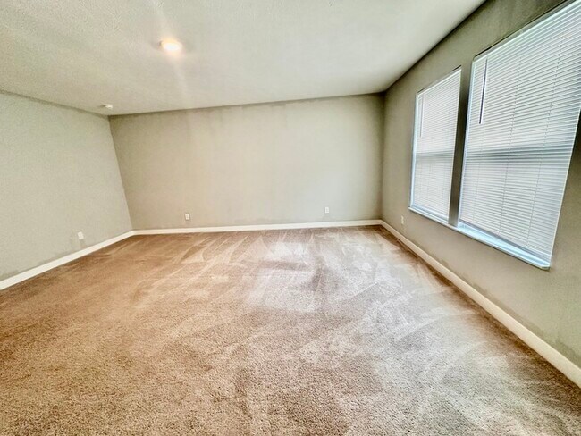 Building Photo - 1287 Bristol Pl