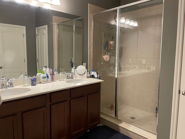 Building Photo - 880 Taramundi Dr