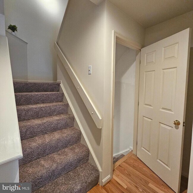 Building Photo - 13120 Misty Glen Ln
