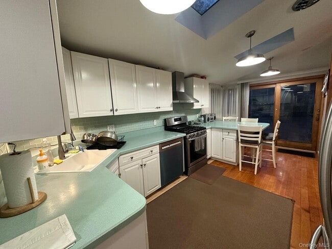 Building Photo - 43 Tephanic Ave