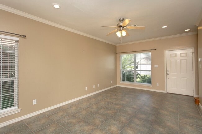 Building Photo - 411 Montauk Ct