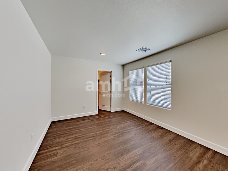 Building Photo - 1522 Garden Swing Ave
