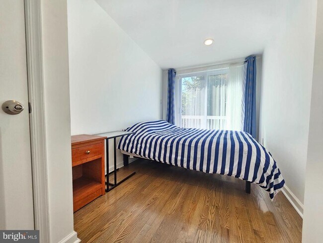 Building Photo - 1311 S St SE