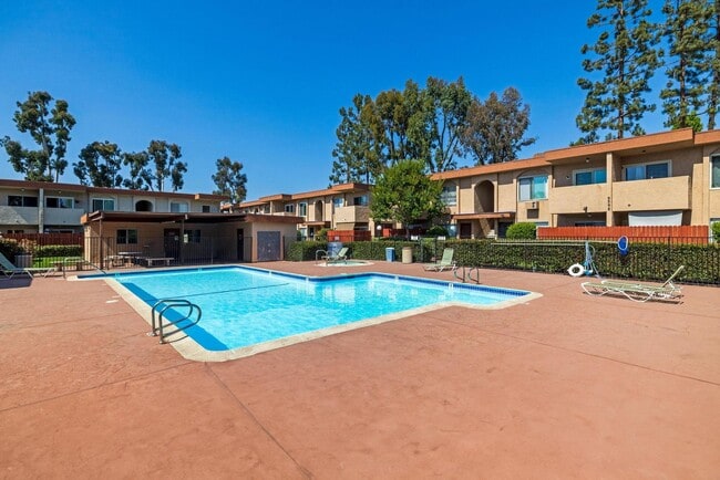 Building Photo - Modern 1BD Retreat with Dishwasher, Pool & Spa
