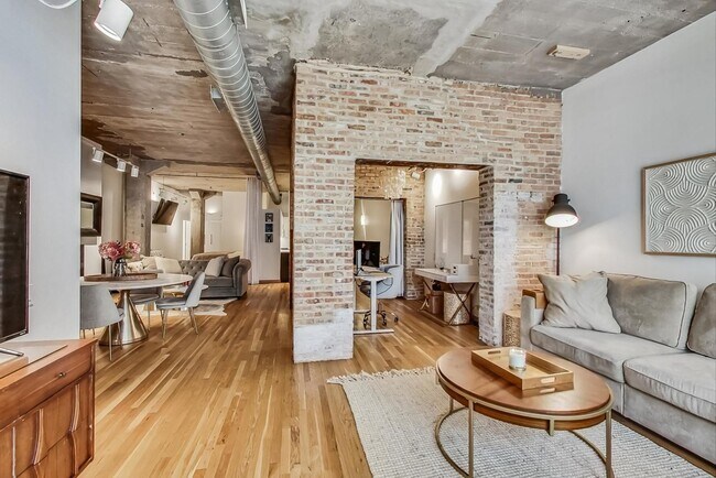 Building Photo - 110 N Peoria St