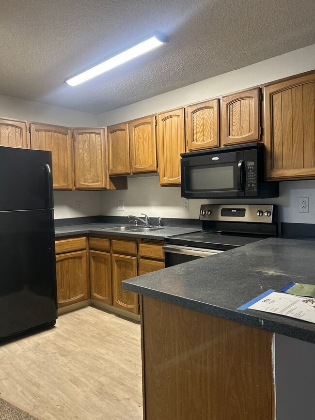 Building Photo - Woodridge 228 Unit 5