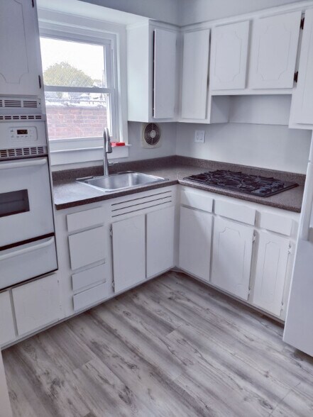 Primary Photo - 24213 Braddock Ave