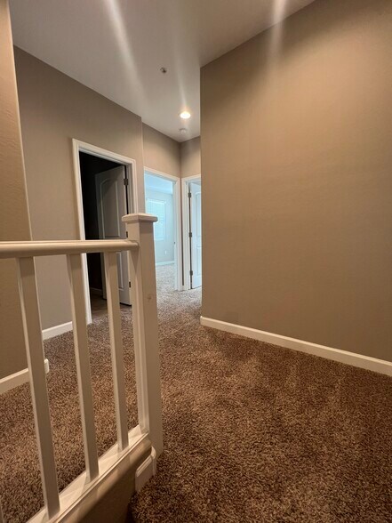 Building Photo - 1255 N Arizona Ave