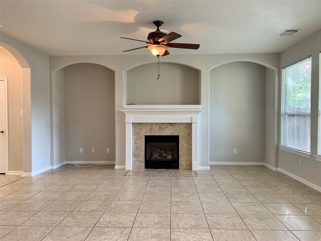 Building Photo - 11 Baccara Pl