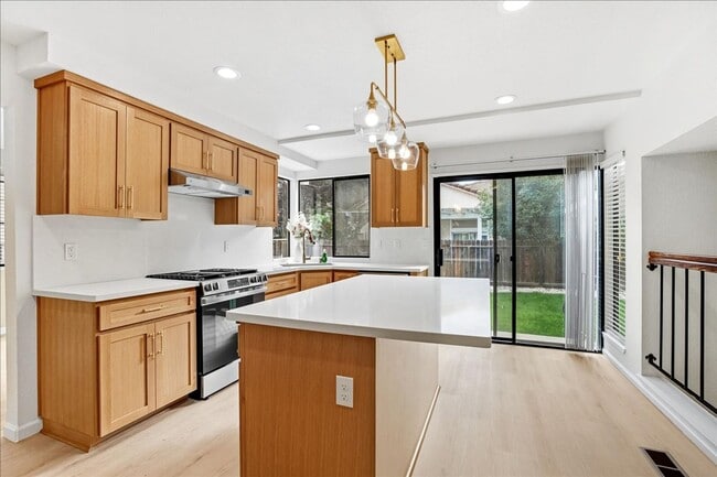 Building Photo - 924 Shellwood Way