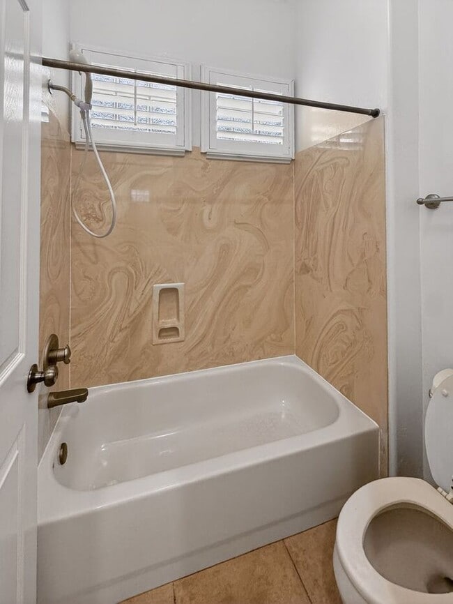 Building Photo - Spacious 3 car garage home at Paseo Trail!