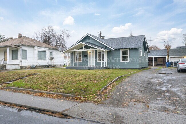 Building Photo - 627 E Wellesley Ave