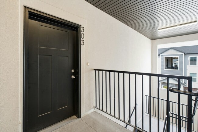 Building Photo - 858 Coulsen Dr
