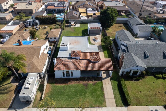 Building Photo - 8702 S 4th Ave