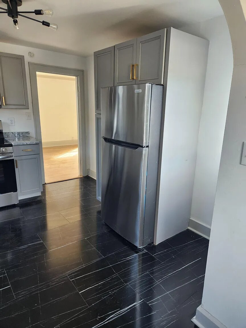 Building Photo - 302 Everett Ave