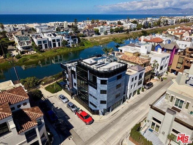 Building Photo - 5115 Vía Donte