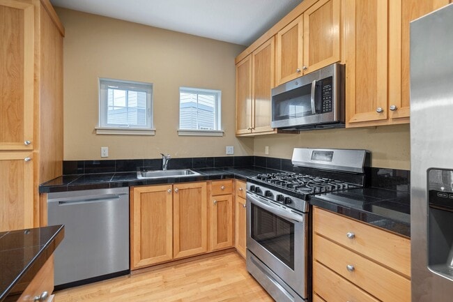 Building Photo - 1150 SW 170th Ave