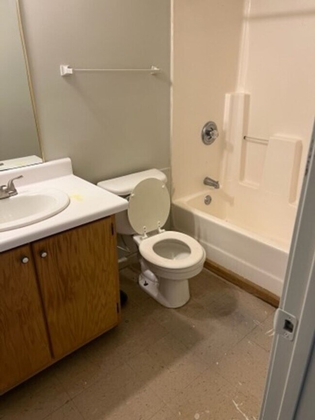 Building Photo - Monthly Paid Rent