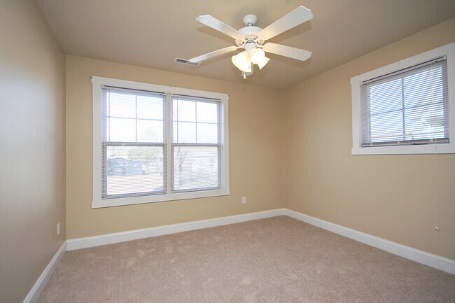 Building Photo - Pet Friendly, End-Unit Townhome Near Crozet Park