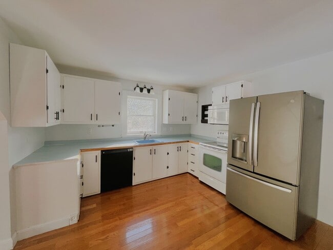 Building Photo - Charming 4-Bedroom Single-Family Home in a Peaceful, Scenic Setting