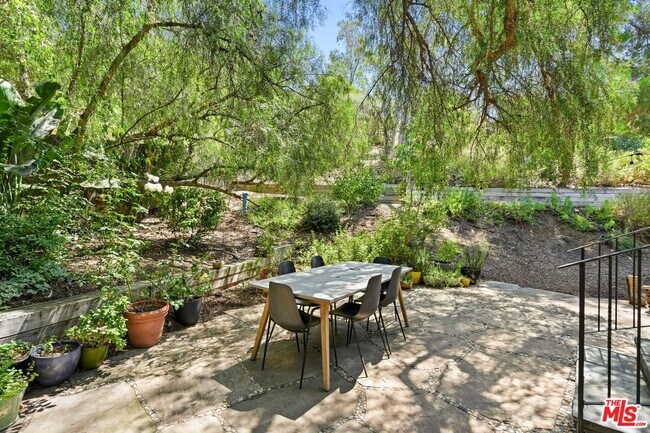 Building Photo - 21344 Colina Dr