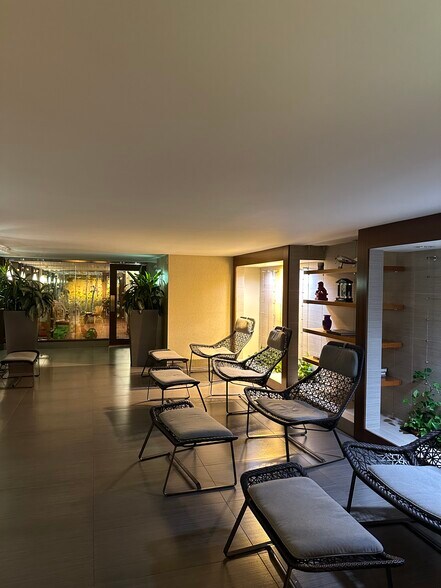 Building Photo - 400 E Randolph St