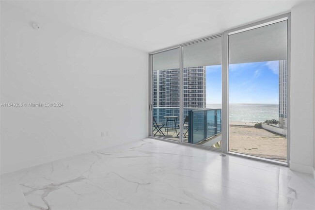 Building Photo - 17550 Collins Ave